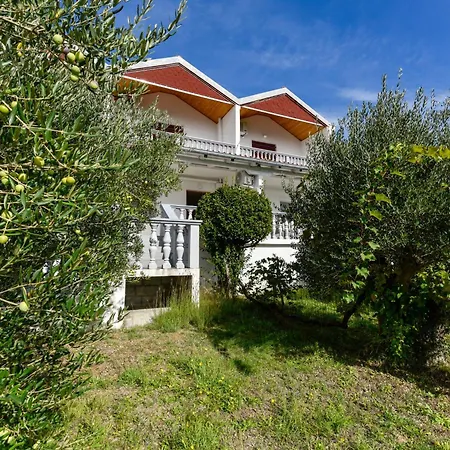 Fuer 2 Personen Appartement Ražanac