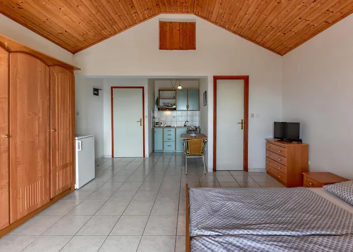 Appartement Fuer 2 Personen Ražanac